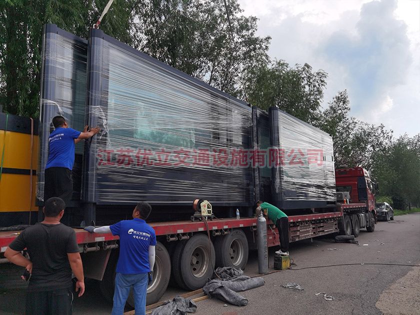 济南新疆克拉玛依市候车亭第二批装车发货
